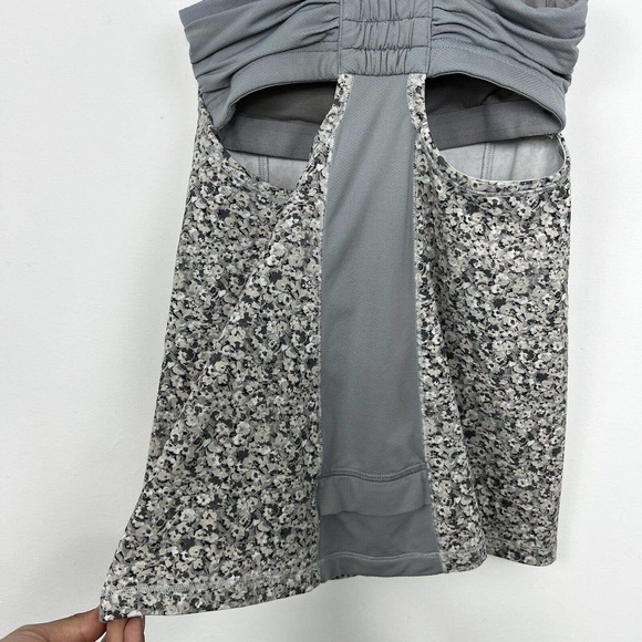 Lululemon Tone It Tank Top Size 2 Gray Fleur Silver Spoon Print w Build in Bra - Picture 8 of 10